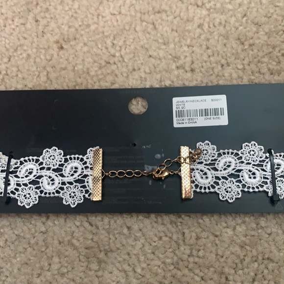 Chocker - Picture 2 of 7